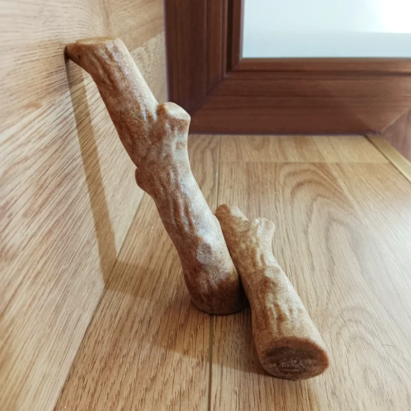 Играчка за џвакање куче од гранка од дрво